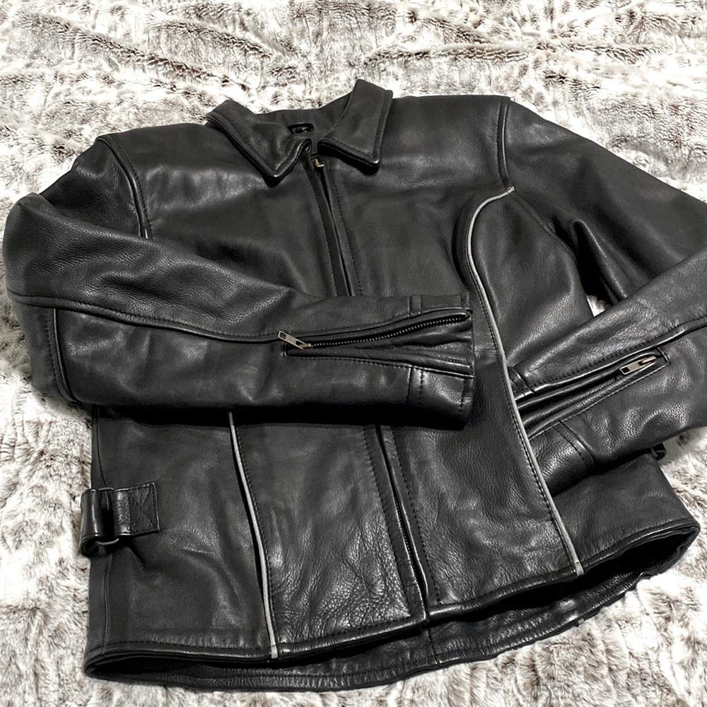 Leather motorcycle jacket women’s size small. UNIK Ultra brand.